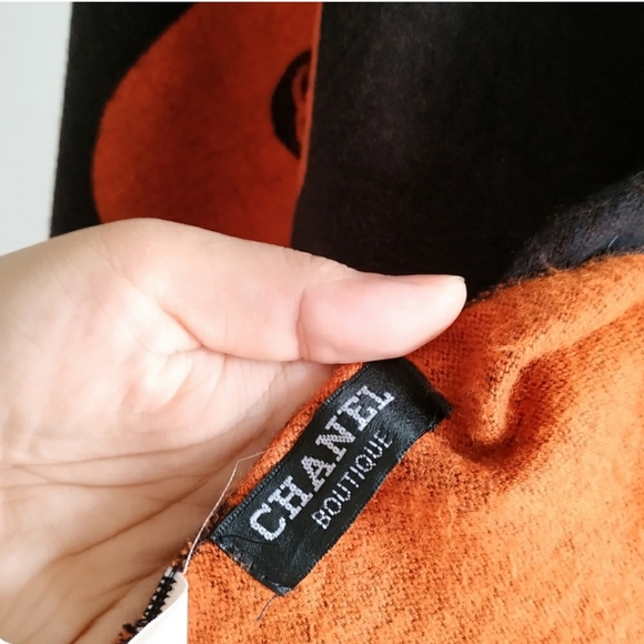 CHANEL Cashmere Shawl / Scarves - Picture 7 of 8